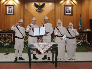 Pemkot Surabaya Sahkan APBD 2023, Rp 3 T Dialokasikan untuk UMKM