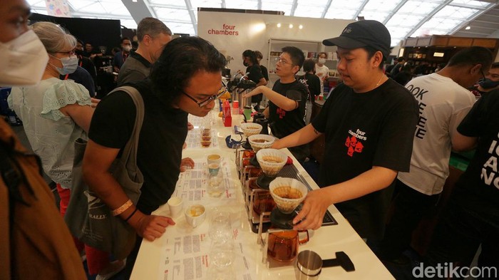 Jakarta Coffee Week kini sedang berlangsung di City Hall Pondok Indah Mall 3, Jakarta. Acara ini digelar dari tanggal 11-13 November 2022.