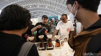 Dalam acara tersebut, Pengunjung dapat melihat langsung proses pembuatan kopi.