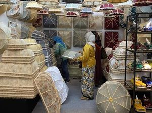 Kerajinan Bahan Keras: Definisi, Teknik Membuat, dan Contohnya