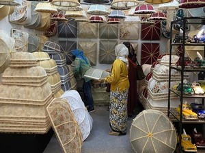 Kerajinan Bahan Keras: Definisi, Teknik Membuat, dan Contohnya