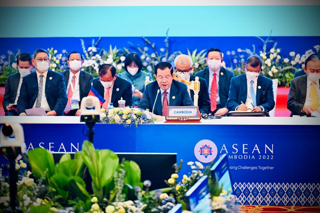 Presiden Joko Widodo menggarisbawahi pentingnya upaya maksimal negara ASEAN untuk memelihara kesatuan dan sentralitas ASEAN. ( Foto: Laily Rachev - Biro Pers Sekretariat Presiden )