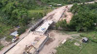 Selain mendukung Kawasan Strategis Pariwisata Nasional (KSPN) Labuan Bajo, pembangunan dan peningkatan jalan jembatan di Labuan Bajo – Tanamori ini memiliki beberapa manfaat dalam mendukung konektivitas dan perekonomian masyarakat setempat.