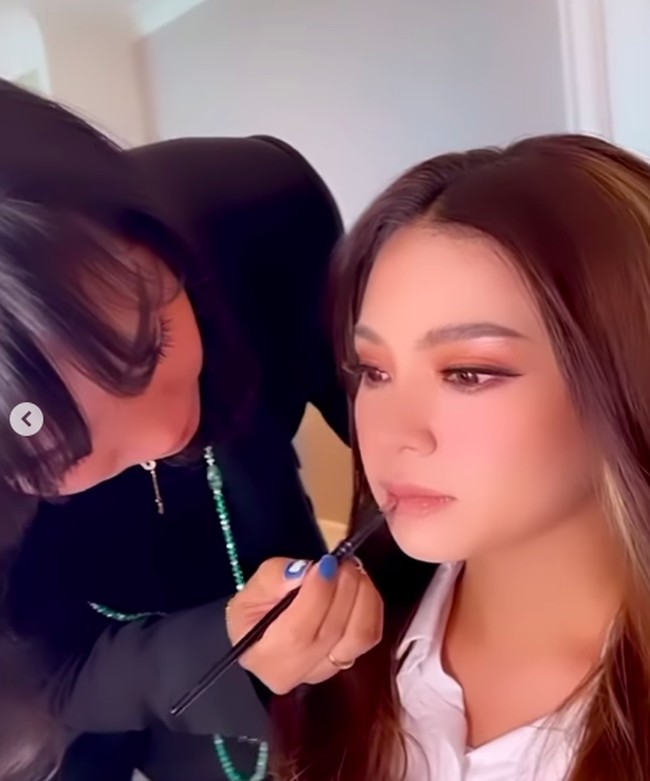Beberapa hari yg lalu belajar makeup dengan Coach cici @shelleymakeup seneng banget. dapat ilmu baru yaitu bagaimana cara makeup yg benar dan bisa tahan lama,” ungkap Puput. Foto: dok. Instagram/@btpnd
