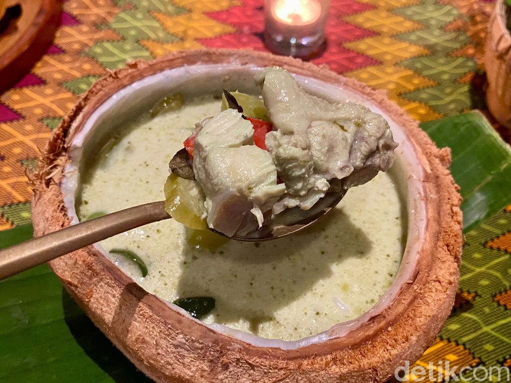 Sensasi Nikmati Menu Vietnam dan Thailand dengan Suasana Candi Angkor Wat
