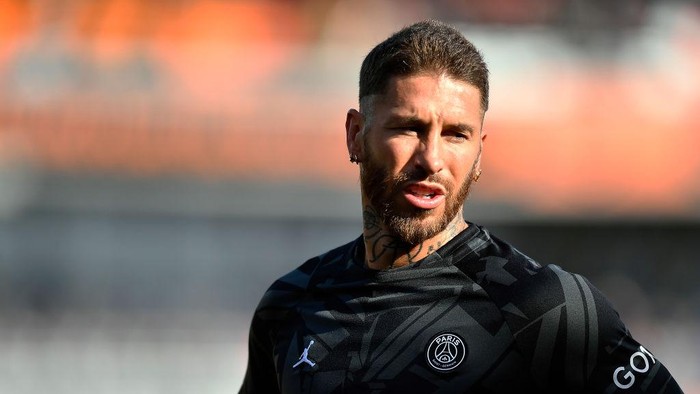 LORIENT, FRANCE - NOVEMBER 06: Sergio Ramos of Paris Saint-Germain warms up before the Ligue 1 match between FC Lorient and Paris Saint-Germain at Stade Du Moustoir on November 06, 2022 in Lorient, France. (Photo by Aurelien Meunier/Getty Images)