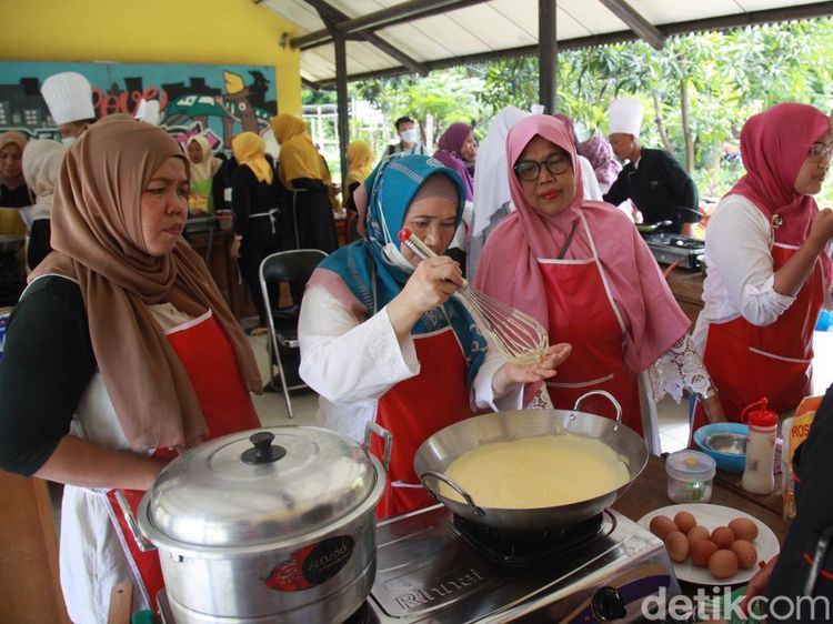 Serunya Emak-emak Saat Ikut Pelatihan Memasak untuk Wirausaha