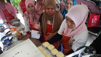 Kegiatan ini diprakarsai oleh Suku Dinas Perindustrian, Perdagangan, Koperasi, Usaha Kecil dan Menengah di Jakarta Barat.