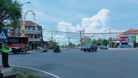 Situasi Simpang Pesanggaran-Gerbang Benoa, ramai lancar. Foto: Agus Eka/detikBali