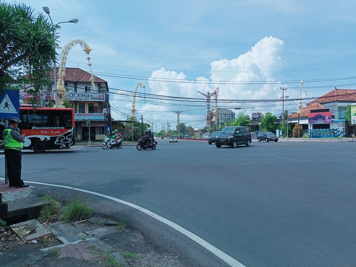 Situasi Simpang Pesanggaran-Gerbang Benoa, ramai lancar.