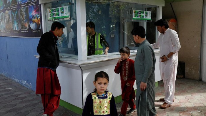 Taliban larang perempuan masuk taman hiburan Taliban larang perempuan masuk taman hiburan