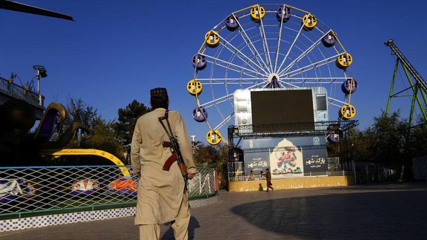 Bahkan taliban akan berpatroli di sana. (Reuters/Ali Khara)