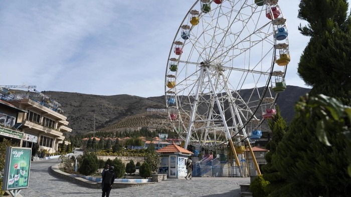 Taliban guards stand in the Habibullah Zazai Park on the outskirts of Kabul Wakil KOHSAR AFP
