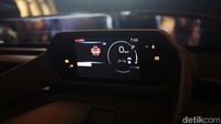 Toyota mengatakan setiap pembelian mobil listrik ini akan dilengkapi dengan charger portable yang fleksibel, serta charger rumahan berdaya tinggi yang dapat mengecas mobil lebih cepat dari charger portable.