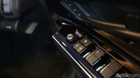 Toyota bZ4X diguyur banyak fitur canggih.