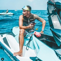 Bertubuh atletis dan berparas rupawan, Vincent Verhaag juga bekerja sebagai seorang model. Kini setelah menikah Vincent telah dikaruniai 2 orang anak laki-laki dari Jessica Iskandar. Anak pertamanya merupakan anak dari pernikahan Jessica yang sebelumnya. Foto: Instagram/@v.andrianto