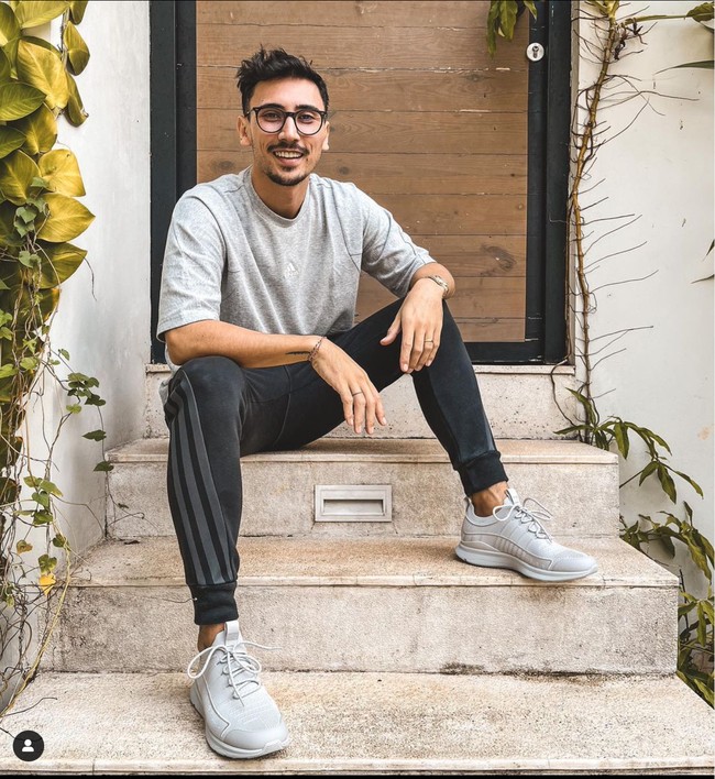 Melalui akun Instagram pribadinya, Vincent memang kerap memamerkan gaya hidup mewahnya. Pria keturunan Belanda itu juga disebut memiliki sejumlah bisnis dan aktif bermain crypto untuk menambah penghasilannya. Foto: Instagram/@v.andrianto