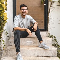 Melalui akun Instagram pribadinya, Vincent memang kerap memamerkan gaya hidup mewahnya. Pria keturunan Belanda itu juga disebut memiliki sejumlah bisnis dan aktif bermain crypto untuk menambah penghasilannya. Foto: Instagram/@v.andrianto