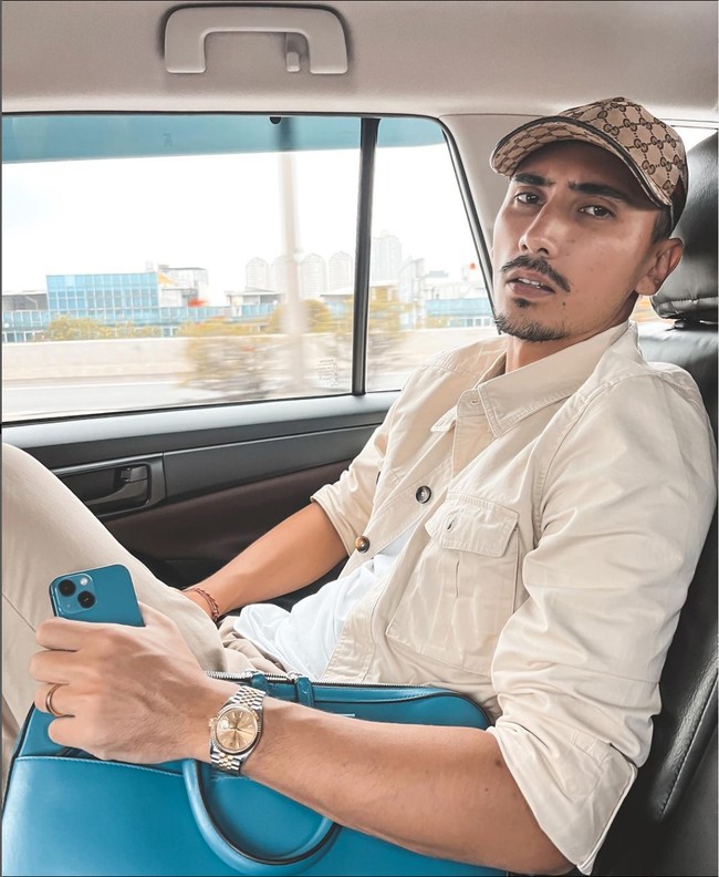 Memiliki banyak pengikut di Instagram juga membuat Vincent banyak dilirik oleh berbagai brand untuk endorsement. Ia sempat beberapa kali terlihat mengiklankan berbagai produk untuk kebutuhan endorsement di Instagramnya. Foto: Instagram/@v.andrianto