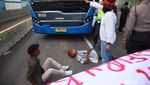Waspada! Ada Aksi Bakar Ban dan Tutup Jl Thamrin