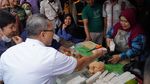 Wow, Beli Beras di Pasar Tanjungsari Sumedang Bisa Pakai QRIS