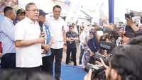 Zulhas mengatakan, pembayaran lebih mudah pakai QRIS, cukup dengan smartphone sudah bisa belanja.