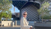 Meski demikian, Yuni mengaku, hal itu tidak lantas membuatnya takut atau was-was. Mengingat perjalanan umrahnya seorang diri seperti ini bukanlah kali pertama untuknya. (Foto: Instagram @yunishara36)