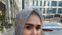Yuni juga mengungkapkan, stasiun kereta yang digunakannya untuk perjalanan dari Madinah ke Makkah meninggalkan kesan baik baginya seperti, nyaman, bersih, dan cepat. (Foto: Instagram @yunishara36)