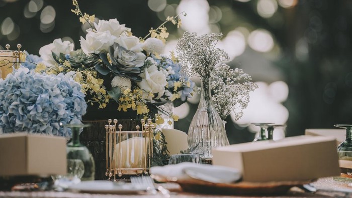 1218578089. wedding decoration with flowers.