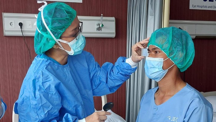 Bakti Sosial Operasi Mata Juling Gratis di Indonesia Bakti Sosial Operasi Mata Juling JEC yang digagas RS Mata JEC @ Kedoya ini memberikan tindakan operasi mata juling gratis kepada 100 pasien.
