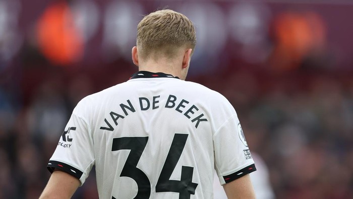 BIRMINGHAM, ENGLAND - NOVEMBER 06: Donny van de Beek of Manchester United during the Premier League match between Aston Villa and Manchester United at Villa Park on November 6, 2022 in Birmingham, United Kingdom. (Photo by Matthew Ashton - AMA/Getty Images)