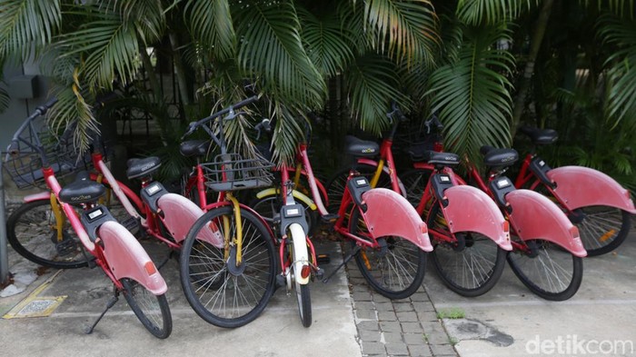 Duh..Layanan Sepada Gowes Era Anies, Kini Terbengkalai Pemprov DKI saat era Gubernur Anies membuat program bike sharing pada Juli 2020. Namun sayangnya, layanan tersebut terbengkalai. Nih fotonya.
