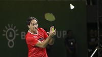 Tak sendiri, Terry juga ditemani Alessandro Nesta.