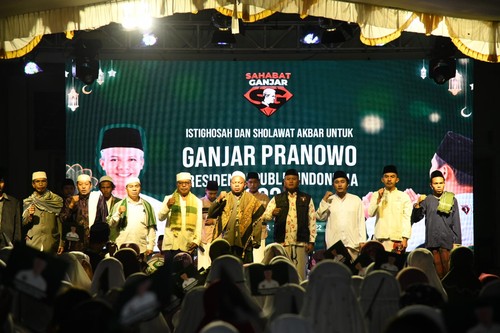 Gelar Selawat Akbar, Tokoh Agama-Warga di NTB Dukung Ganjar Pranowo