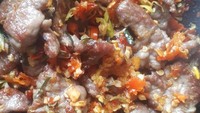 Paduan tumisan daging dengan sambal matah yang pedas segar pasti bikin ketagihan! Tambahan daun jeruk dan serai bikin aroma masakan juga jadi wangi. Ini resep lengkapnya. Foto: Risanti Permata