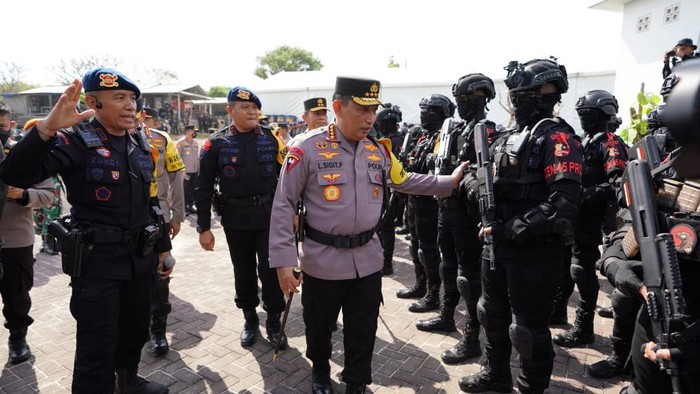 Kapolri Jenderal Listyo Sigit Prabowo beri semangat ke Jajaran Brimob yang jaga KTT G20 Bali (dok. Polri)