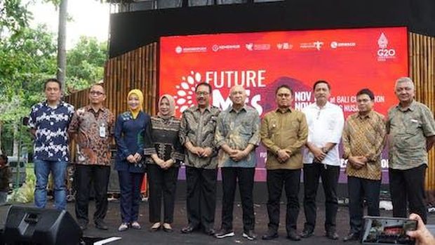 Kementerian Perhubungan Republik Indonesia bersama dengan Kementerian Koperasi dan UKM resmi membuka Pameran Kendaraan Bermotor Listrik Berbasis Baterai (PKBLBB).