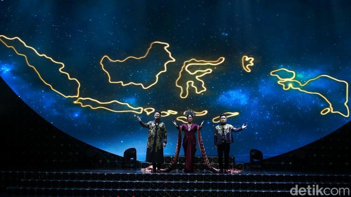 Pementasan spektakuler dari ratusan seniman dan musisi bertema Pagelaran Sabang Merauke kembali digelar di Ciputra Artpreneur, Jakarta, Jumat (11/11).