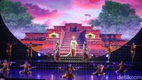 Pementasan melibatkan enam penyanyi nasional yaitu Kikan Namara sebagai music director sekaligus head vocal, Mirabeth Sonia, Christine Tambunan, Taufan Purbo, Alsant Nababan dan musisi generasi muda Swain Mahisa.