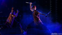 Music Director Kikan Namara menyebut ini merupakan kali ketiga pagelaran, tantangan kali ini dirasa seru dan setres sebab beberapa part dan daerah harus dirubah arasemen tanpa melupakan ciri khas tiap daerah agar porsinya pas.