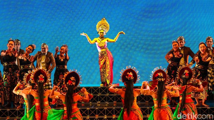 Khazanah Budaya Indonesia lewat Pagelaran Sabang-Merauke Pementasan spektakuler dari ratusan seniman dan musisi bertema Pagelaran Sabang Merauke kembali digelar di Ciputra Artpreneur, Jakarta, Jumat (11/11).