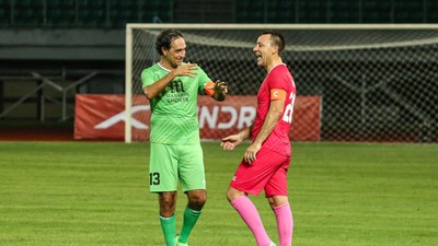 Tim John Terry Bantai Tim Alessandro Nesta 5-3 di Bekasi
