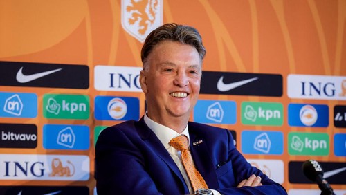 ZEIST, NETHERLANDS - NOVEMBER 11: Coach Louis van Gaal of the Netherlands announces his 26-man squad for the World Cup finals in Qatar during a Press Conference of the Netherlands Mens Football Team at the KNVB Campus on November 11, 2022 in Zeist, Netherlands (Photo by Broer van den Boom/Orange Pictures/BSR Agency/Getty Images)