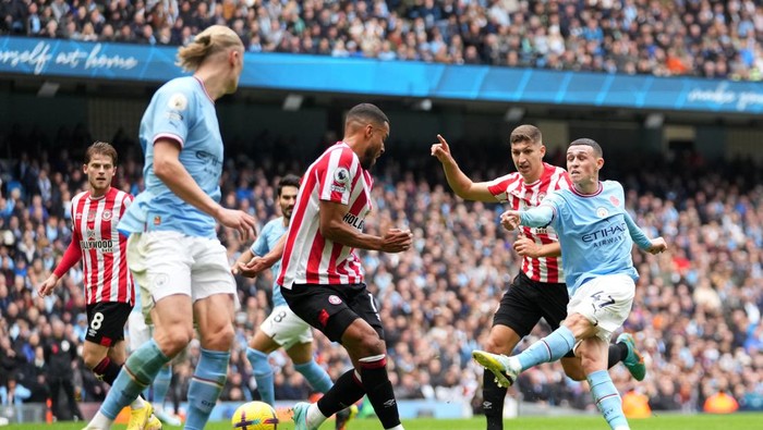MANCHESTER, ENGLAND - NOVEMBER 12: Phil Foden of Manchester City shoots during the Premier League match between Manchester City and Brentford FC at Etihad Stadium on November 12, 2022 in Manchester, England. (Photo by Matt McNulty - Manchester City/Manchester City FC via Getty Images)