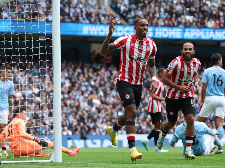 Brentford Hancurkan Dua Manchester