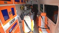 Suasana bagian dalam ambulans VVIP yang terlihat nyaman dan bersih.