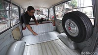 Mazda B 600 yang orisinil itu dilengkapi juga dengan surat-suratnya. Ia mengaku memiliki nilai histori yang sangat indah dalam perjalanan hidupnya. Tak heran, saat ditawar ratusan juta pun ia tolak. 
