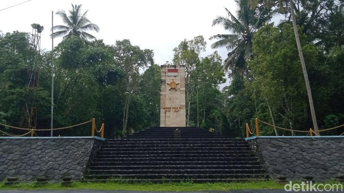 Monumen Markas Besar Komando Djawa (MBKD) Pos X-I di Dusun Pecokan, Desa Kepurun, Kecamatan Manisrenggo, Klaten. Monumen Markas Besar Komando Djawa (MBKD) Pos X-I di Dusun Pecokan, Desa Kepurun, Kecamatan Manisrenggo, Klaten.