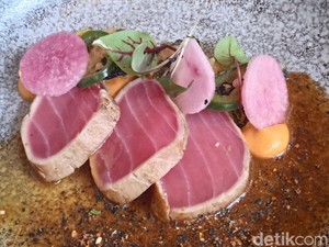 Keliling Asia Lewat Makanan, Cicipi Ahi Tuna dan Piscok Souffle di Restoran Ini
