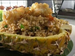 Nikmatnya Nasi Goreng Nanas, Kuliner Unik dari Subang